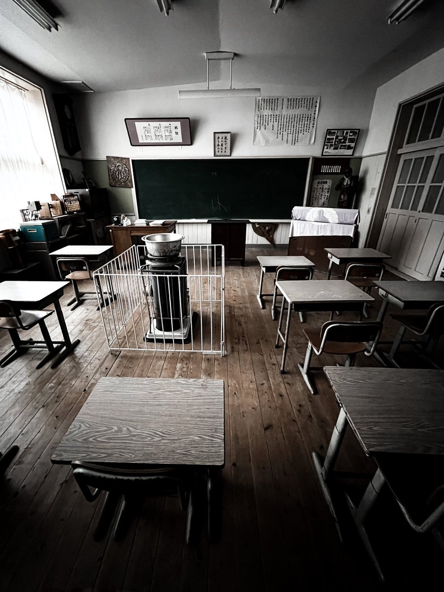 DroneCatsGraph's tweet photo. 春の廃校
#Closedschool #廃校 https://t.co/zhvfrZcNaM