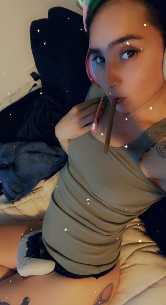 MsBambi92's tweet photo. Where my fellow fortnite players at ?! Add me The_Only_Bambi #fortnite #gamergirl #theonlybambi https://t.co/Bci2h9pSiH