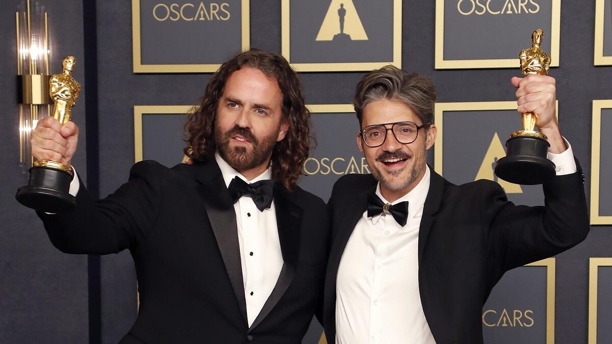 TheSPAStudios's tweet photo. Congratulations to Alberto Mielgo and Leo Sanchez for winning the Oscar for Animated Short for 'The Windshield Wiper.' 👏 #Oscars #WindshieldWiper #Animation https://t.co/q5IpXfltVl