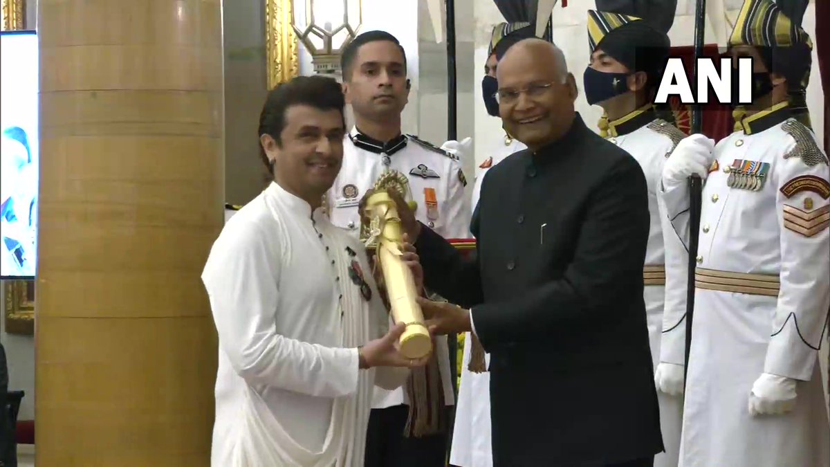 #PadmaAwards2022 | President Ram Nath Kovind presents Padma Shri award to singer Sonu Nigam.