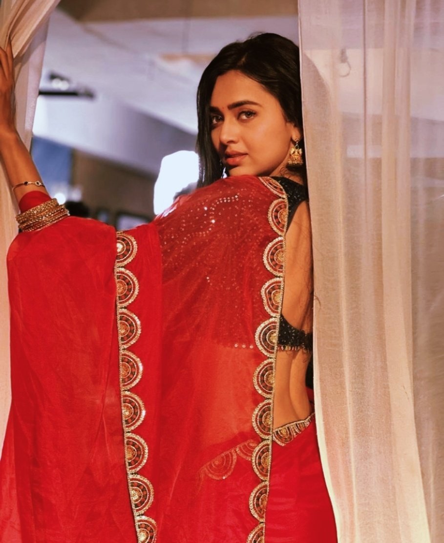 tejranxx's tweet photo. Okay so i'm basically into men but also ms.wayangankar🥵🥵

#TejRan #TejasswiPrakash #TejaTroops https://t.co/OvHn9We272