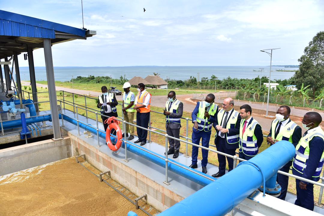 UgandaMediaCent's tweet photo. Minister Cheptoris, Development Partners inspect Katosi Water Works
The plant, with 240million litres per day water production capacity, was constructed to add more water to the Kampala Metropolitan Service Area.
Read more at: https://t.co/YjOiAPX6nS #WaterUG https://t.co/eprCAuUE96
