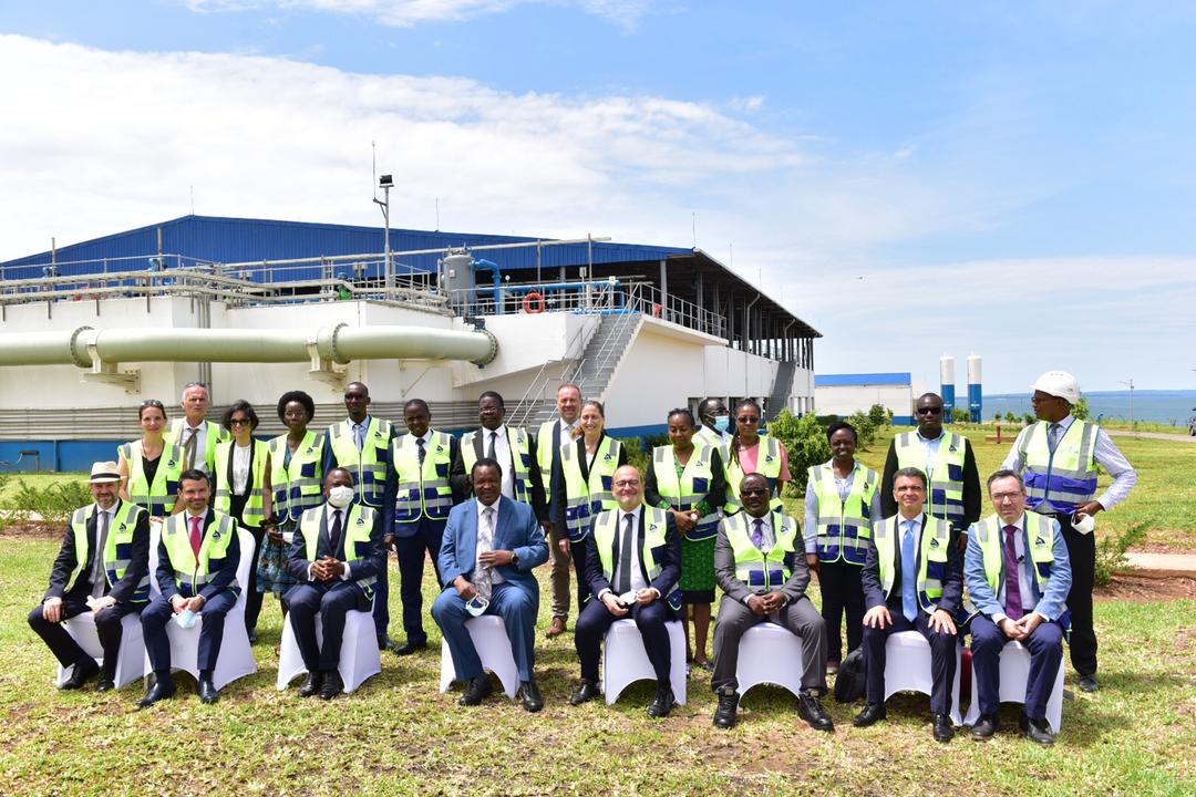 UgandaMediaCent's tweet photo. Minister Cheptoris, Development Partners inspect Katosi Water Works
The plant, with 240million litres per day water production capacity, was constructed to add more water to the Kampala Metropolitan Service Area.
Read more at: https://t.co/YjOiAPX6nS #WaterUG https://t.co/eprCAuUE96