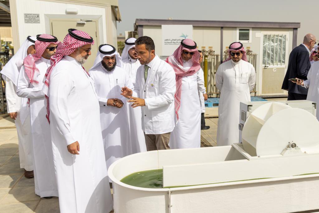 KAUSTStartups's tweet photo. #KAUST and @MEWA_KSA have announced a new collaboration 'DABKSA' that will develop technologies to produce animal feed using local algae and establish a sustainable feed industry in #Saudi. DABSKA will see the creation and operation of a proof of concept algae plant at KAUST. https://t.co/EV2SL6eFFW