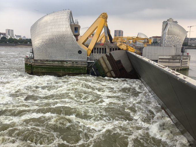 AlanBarrierEA's tweet photo. 📣 A rare vacancy has been posted today to join me as one of the five full-time #ThamesBarrier Flood Forecasters.

We work seven days/nights over a five week period with one of the best office views possible.

🗓️ Apply by 10th April, 23.55.

💻 https://t.co/q0TKPkPT34 https://t.co/s30Shj90rE