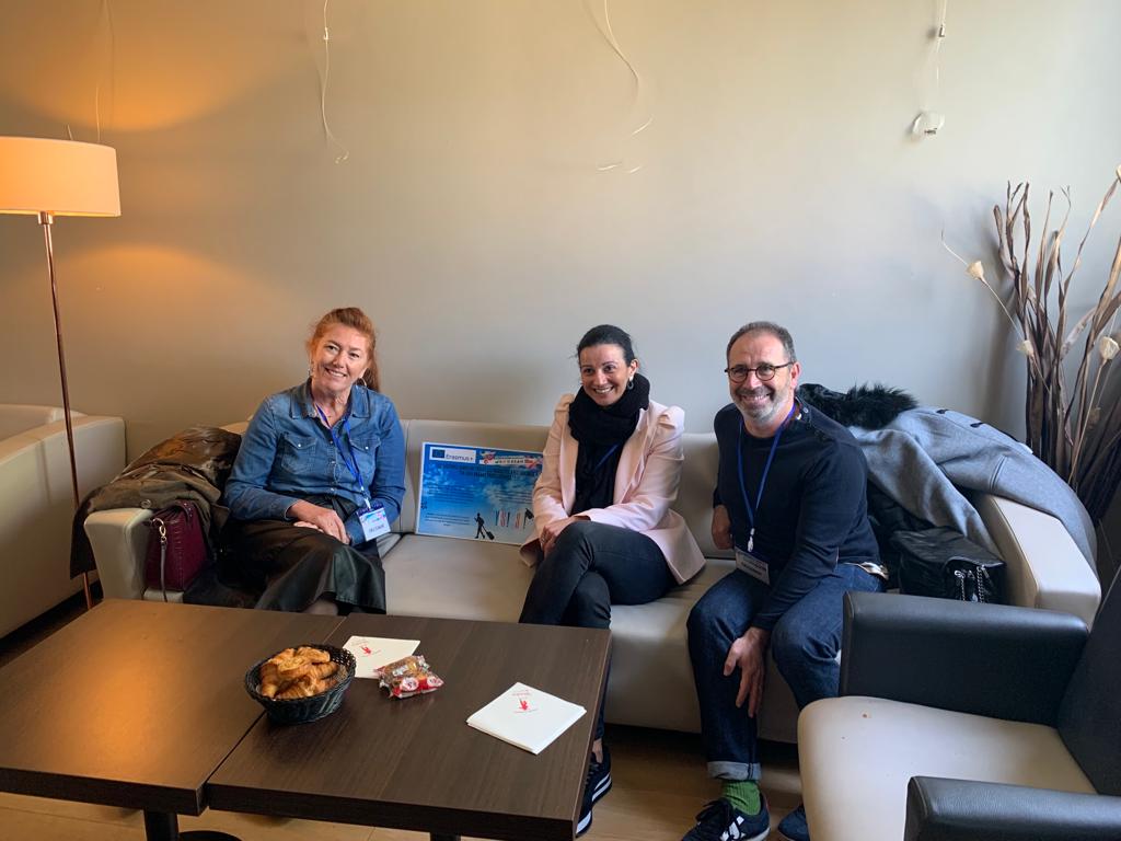 LpProjets's tweet photo. L'équipe de LV du LP @LyceePardailhan est ravie d'avoir pu présenter aux futurs élèves entrants et à leurs familles les divers projets autour des #langues menés au sein de notre établissement. Merci d'être venus nombreux aux #JPO ! https://t.co/8QGpTMknLt