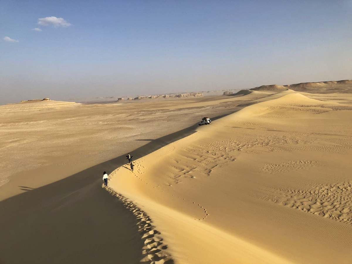 ナギーサファリ エジプト 砂漠ツアーにて 砂丘で遊ぶお客様 砂の上は気持ちいいのです 砂漠の中の湖 マジックレイク のほとりで乗馬 も楽しめます 砂漠ツアー最高 エジプト 砂漠ツアー 砂丘 T Co Tbmeuhvbec Twitter ナギーサファリ エジプト 砂漠ツアーにて 砂丘で遊ぶお客様 砂の上は気持ちいいのです 砂漠の中の湖 マジックレイク のほとりで乗馬 も楽しめます 砂漠ツアー最高 エジプト 砂漠ツアー 砂丘 T Co Tbmeuhvbec Twitter
