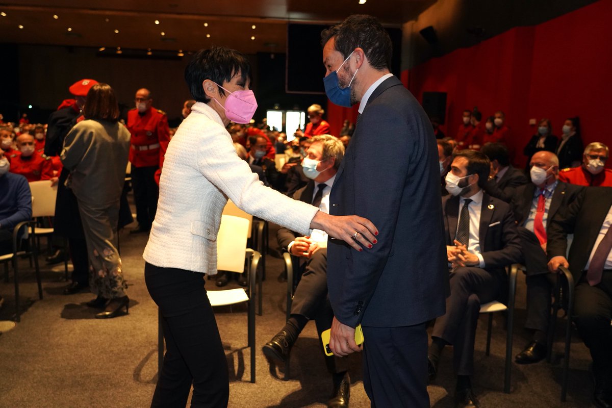 ehbildu's tweet image. Gaur Ertzaintzaren 40. urtemugako ekitaldian izan dira @MaddalenIriarte eta @BlancoEba EH Bilduren ordezkariak. Hemos asistido al acto realizado en el BEC de Barakaldo por los 40 años de la Ertzaintza.