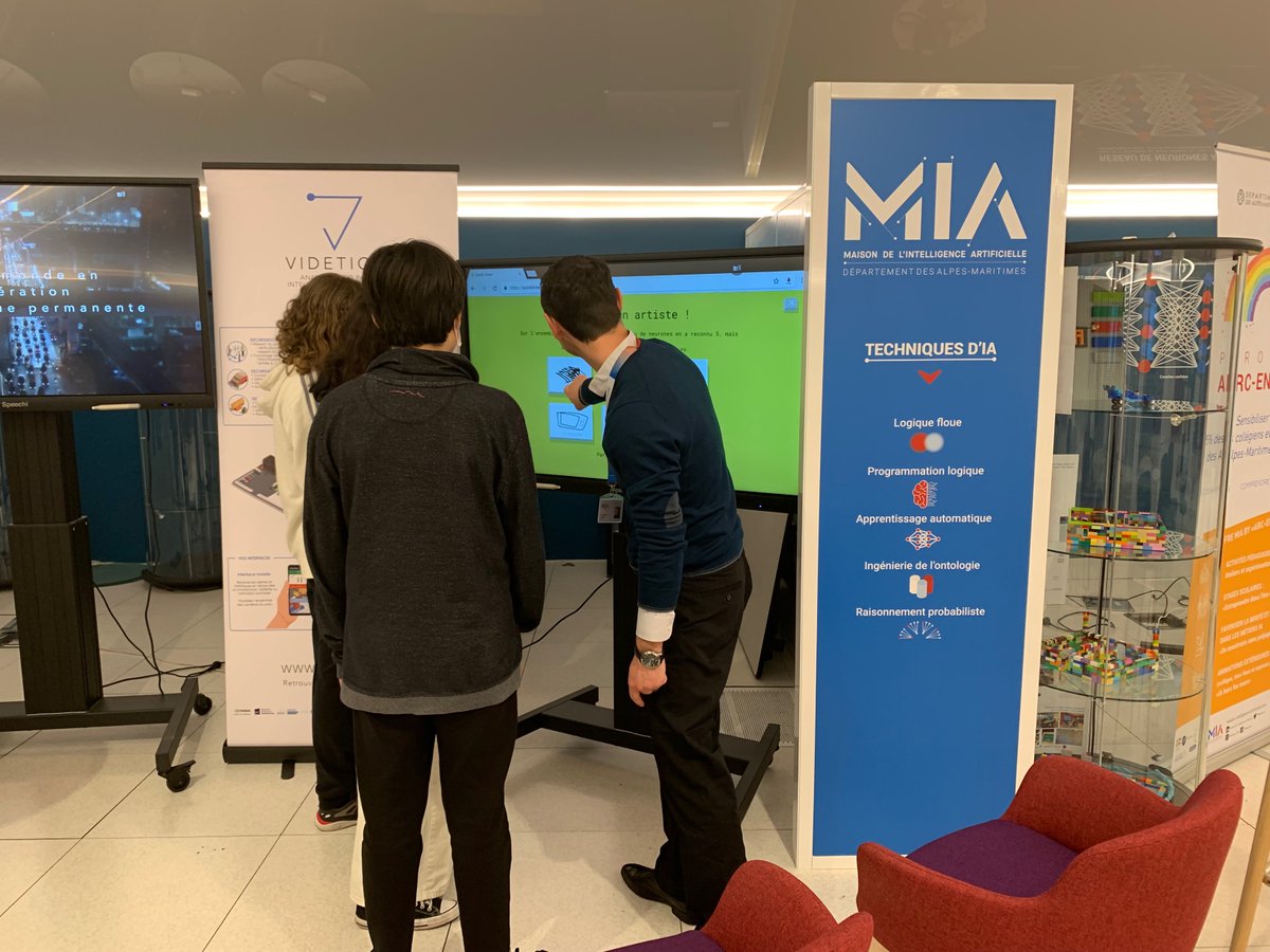 Maison_IA's tweet photo. 🤖Ravis d'avoir accueilli une classe de 4e du CLG Carnot de Grasse @ClgCarnot06 pour découvrir, comprendre et expérimenter l'#IA via des ateliers pédagogiques et ludiques avec la team MIA 🦾 https://t.co/pd11UAN6IO