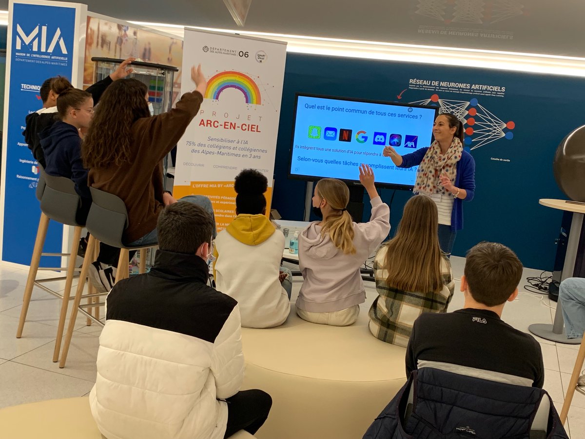 Maison_IA's tweet photo. 🤖Ravis d'avoir accueilli une classe de 4e du CLG Carnot de Grasse @ClgCarnot06 pour découvrir, comprendre et expérimenter l'#IA via des ateliers pédagogiques et ludiques avec la team MIA 🦾 https://t.co/pd11UAN6IO