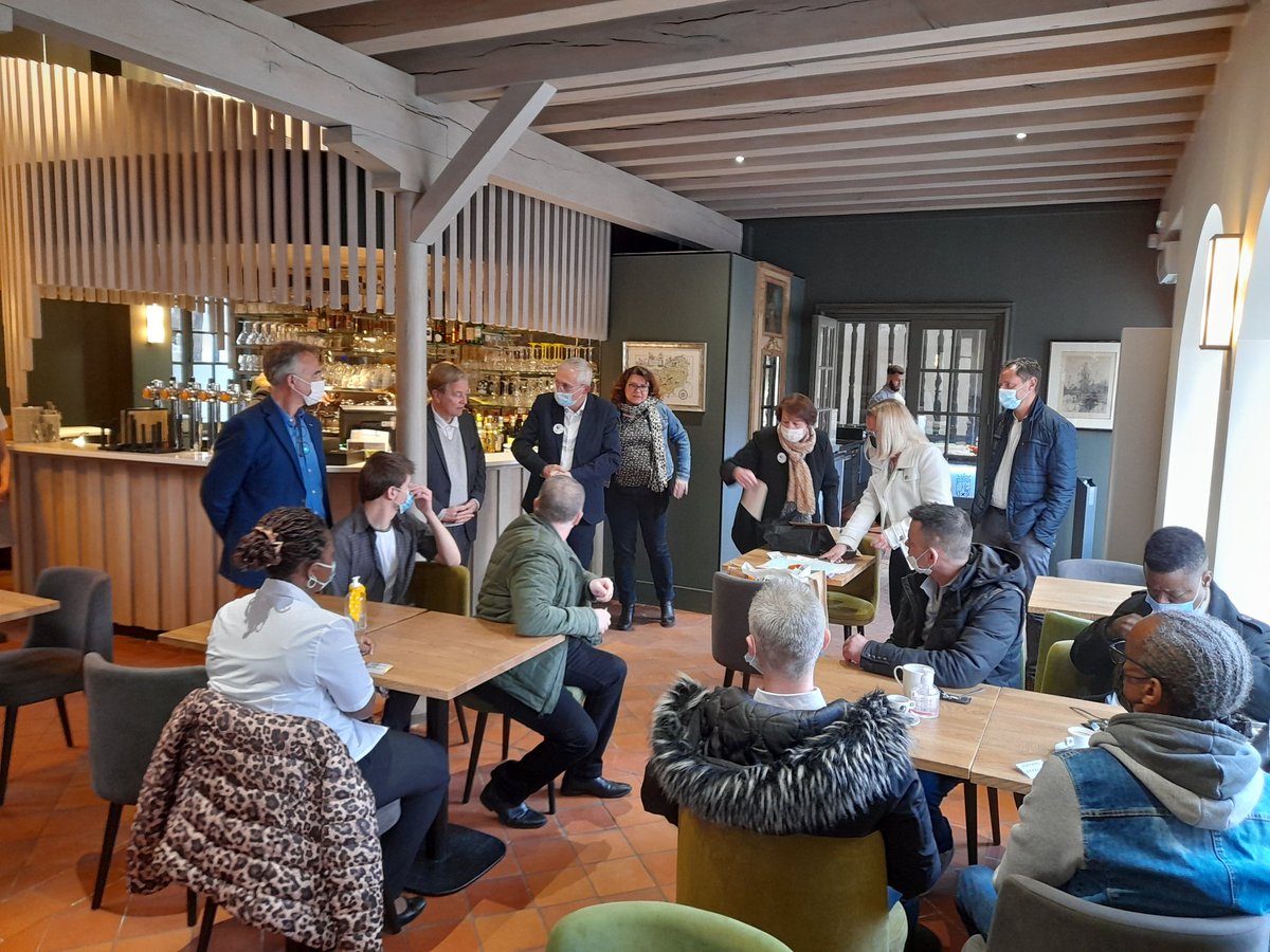 samir_ghalem's tweet photo. @Poleemploi_Ndie c'est parti ! Ouverture du premier restaurant éphémère ! 7 demandeurs préparent le service qui se déroulera en présence de 7 employeurs ! Recrutons des savoirs êtres et @Poleemploi_Ndie se charge du reste 👍 https://t.co/bhOQ4V5xWf