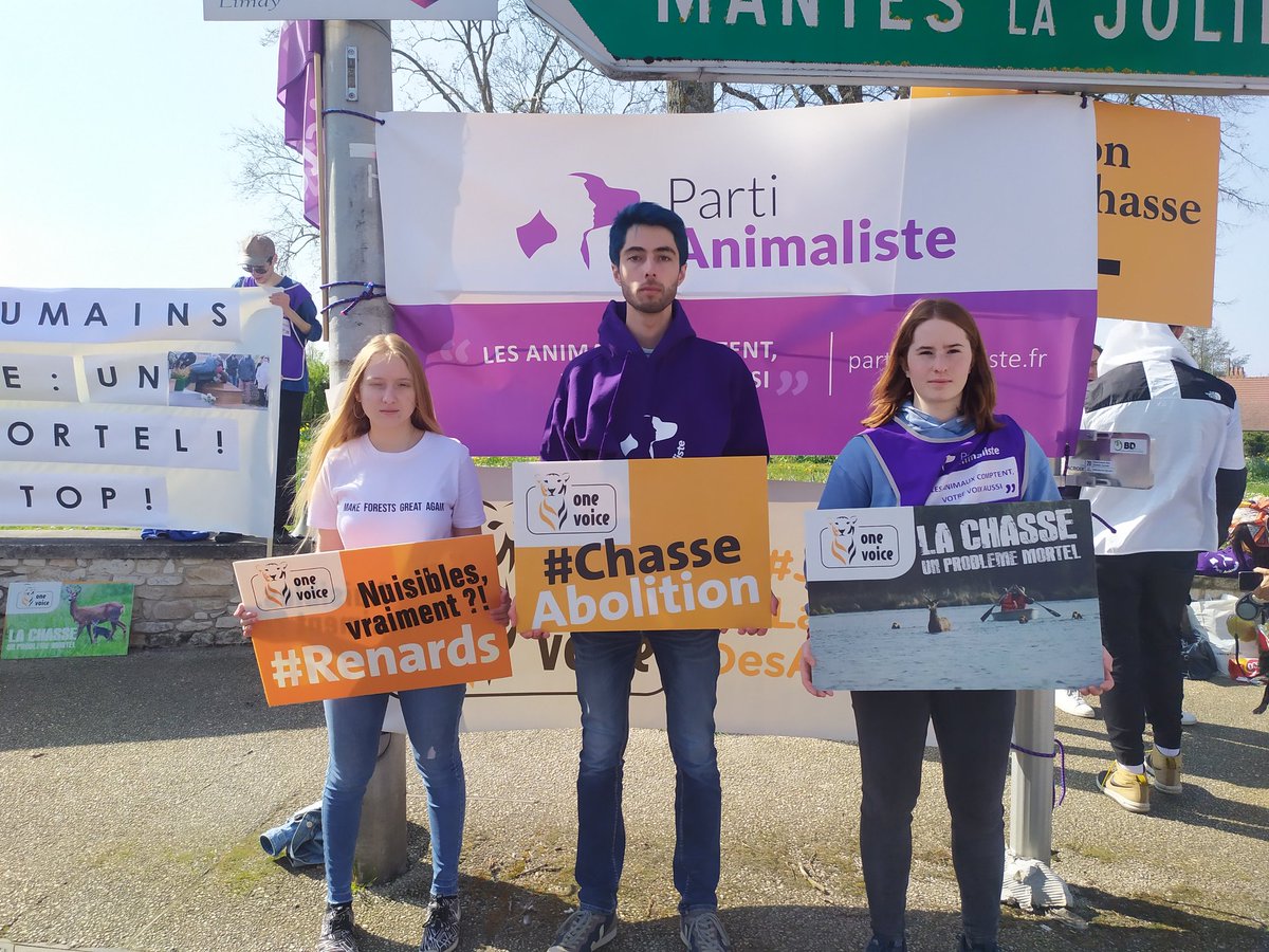 Hier, le Campus animaliste s'est rendu à la manifestation organisée à Mantes-la-Jolie par le <a href="/PartiAnimaliste/">Parti animaliste</a> à l'occasion du salon de la #chasse 😥🐗
Nous avons défendu l'abolition de cette pratique barbare, dangereuse pour les animaux et les humains !
#StopChasse
