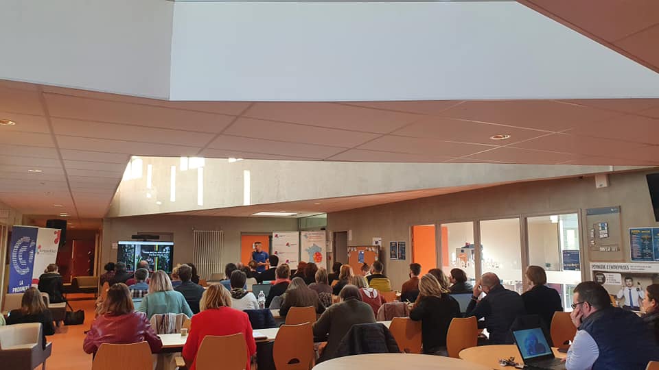 Pep_charleville's tweet photo. Ce matin, 50 entrepreneurs suivent les Ateliers Numériques Google. ATTENTION ils arrivent dans peu de temps sur vos réseaux ! https://t.co/DSup4ZOVWm