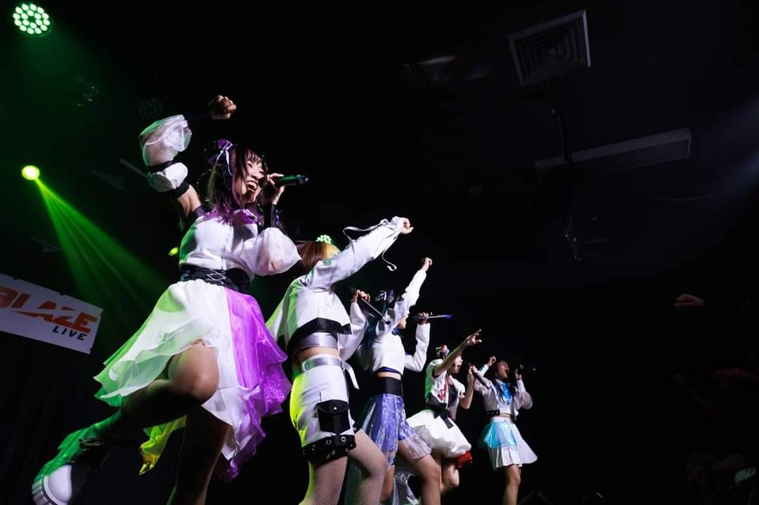 IdolMayday's tweet photo. เมื่อวานสนุกมากกกกก ได้โชว์เพลงใหม่ที่รอคอยมา 1 ปีด้วย! 🌟

เป็นยังไงบ้างคะกับเพลง "RiSE AGAiN"  สมการรอคอยมั้ย?

พวกเราขอขอบคุณทีมงาน BLAZE LIVE   ที่ให้โอกาสพวกเรา รวมถึงแฟนๆ ที่คอยสนับสนุน และใจดีกับพวกเรามาจนถึงวันนี้

แล้วเจอกันใหม่นะคะ! 🤍

#MAYDAYIDOL 
#maydayriseagain https://t.co/rmWM5r1lts