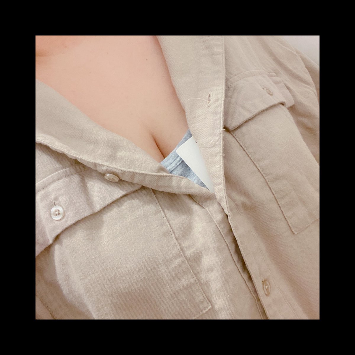 nanamimi3773's tweet photo. 今天穿這樣上班，在捷運上一直感覺到奇怪的目光

Is it weird for me? https://t.co/MIiQCsvBm0