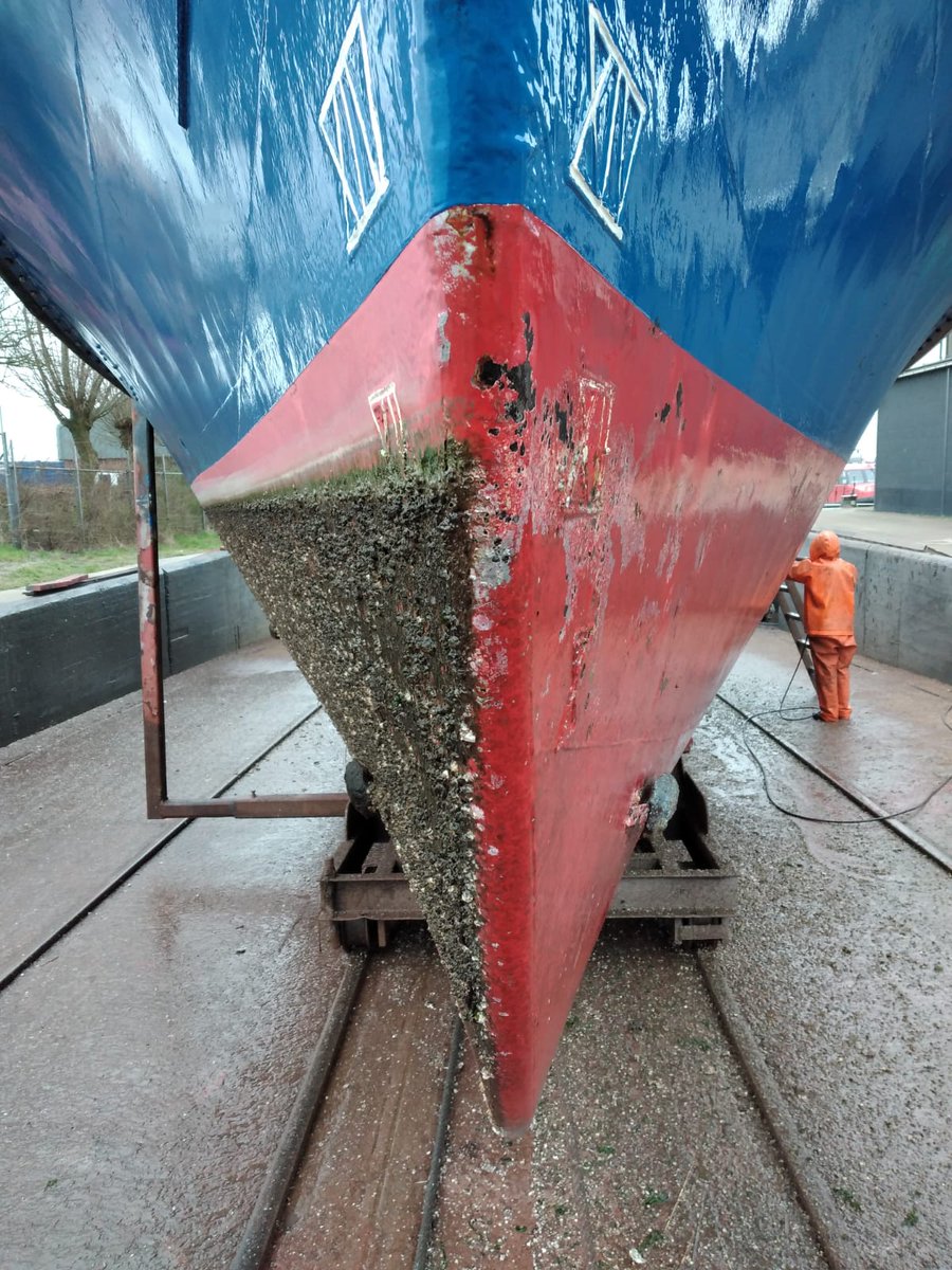 GebroedersLuden's tweet photo. Op een oud vertrouwd plekje! Op de helling. En het is nodig. #helling #lauwersoog @bms_bv https://t.co/oEQtUzbPnP