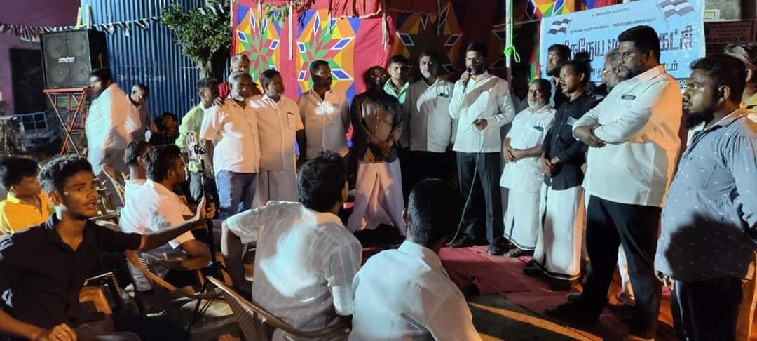 tmmkhqofficial's tweet photo. மதுரை தெற்கு மாவட்டத்தில் கட்சி கொடியேற்றும் நிகழ்ச்சி 

https://t.co/OHKk6IK47w
#mmk14 #மமக https://t.co/2iQcxHI7vl