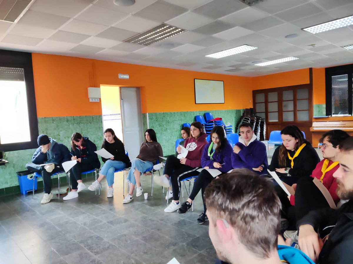 maristesenxarxa's tweet photo. 🧡Aquest cap de setmana @FAJMACOR ha realitzat la Trobada Formativa 2022. Dos dies de formació on els monitors/es han realitzat tallers en els àmbits formatius de psicopedagogia, gestió, tècnica de lleure, comunicació i educació ambiental. 
Un gran cap de setmana en formació🤩 https://t.co/arn1gnzYqZ