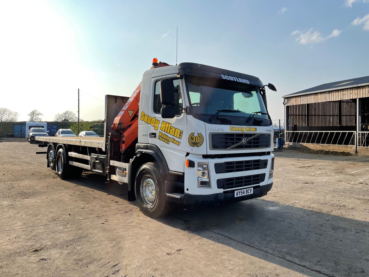2005 (54) Volvo FM9.300 6x2 crane truck, day cab, manual gearbox, 2005 Atlas 165.2E crane, 822,305km, test May 2022
