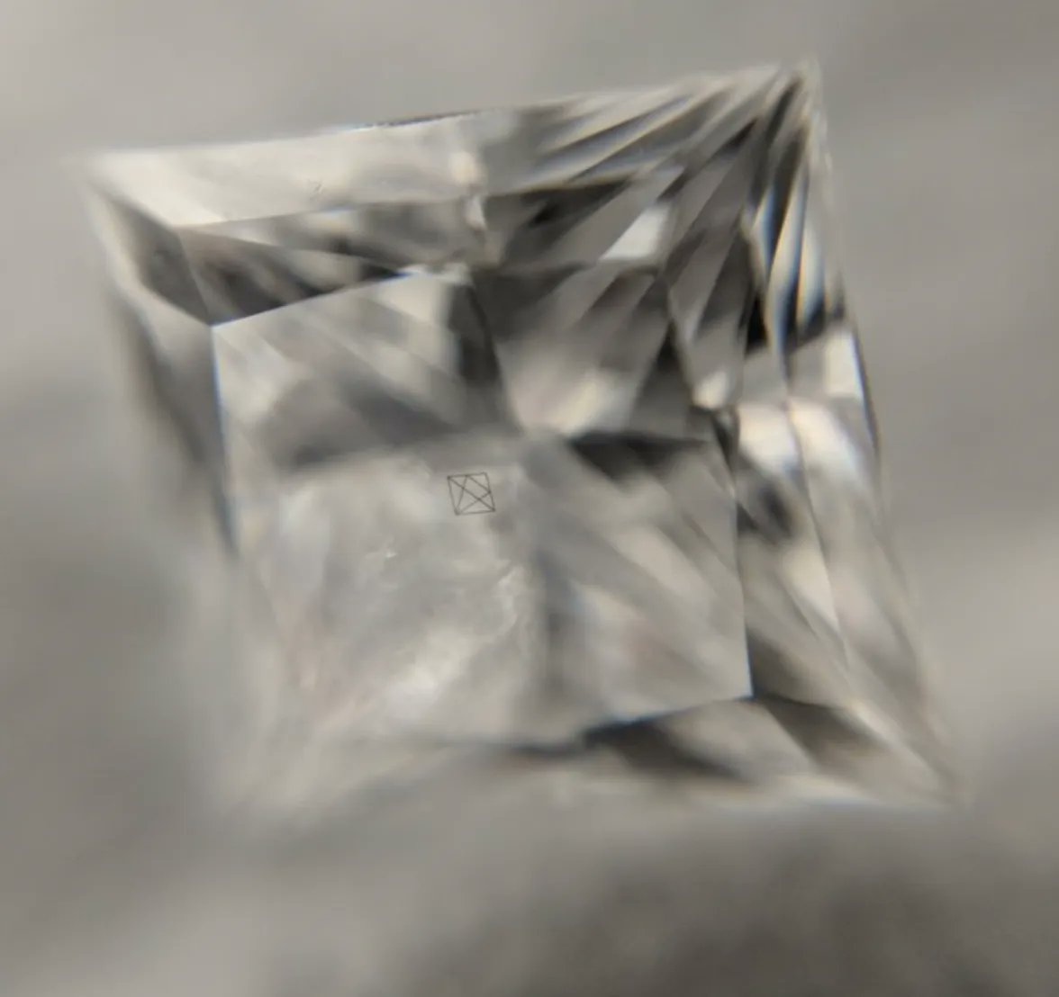 OpsydiaLtd's tweet photo. Current industry standard #diamondidentification is achieved by surface marking diamonds, which can be polished away or fraudulently replicated. #Opsydia's groundbreaking technology prevents counterfeiting by placing permanent, microscopic identifiers beneath a stone’s surface. https://t.co/dyRdeg8Z8i