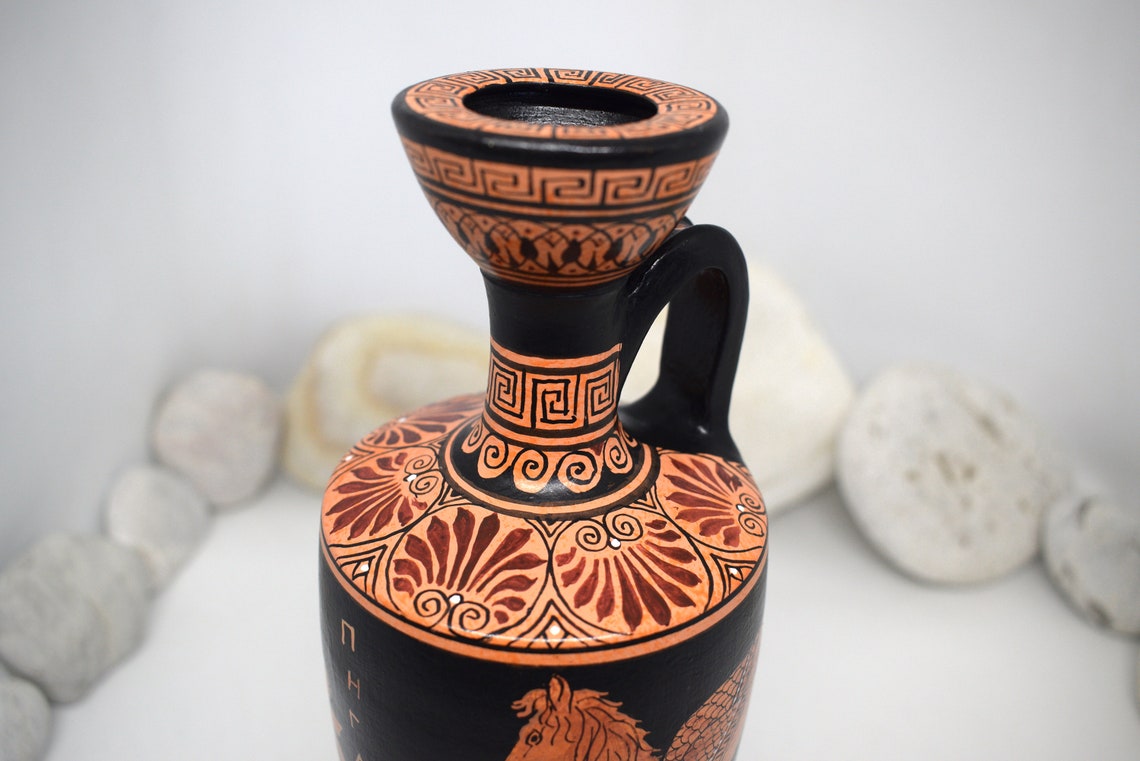 AcropolisGall's tweet photo. ⚡️🏛A rare red figure Attican lekythos vase of Classical Period adorned with The Pegasus or Pegasos, was an immortal, winged horse which sprang from the neck of the beheaded Gorgon Medousa (#Medusa). 
 ✨https://t.co/uWuoh2vCwE 👈
#GreekVase #GreekPottery #AncientGreece https://t.co/q20WJxTtGm