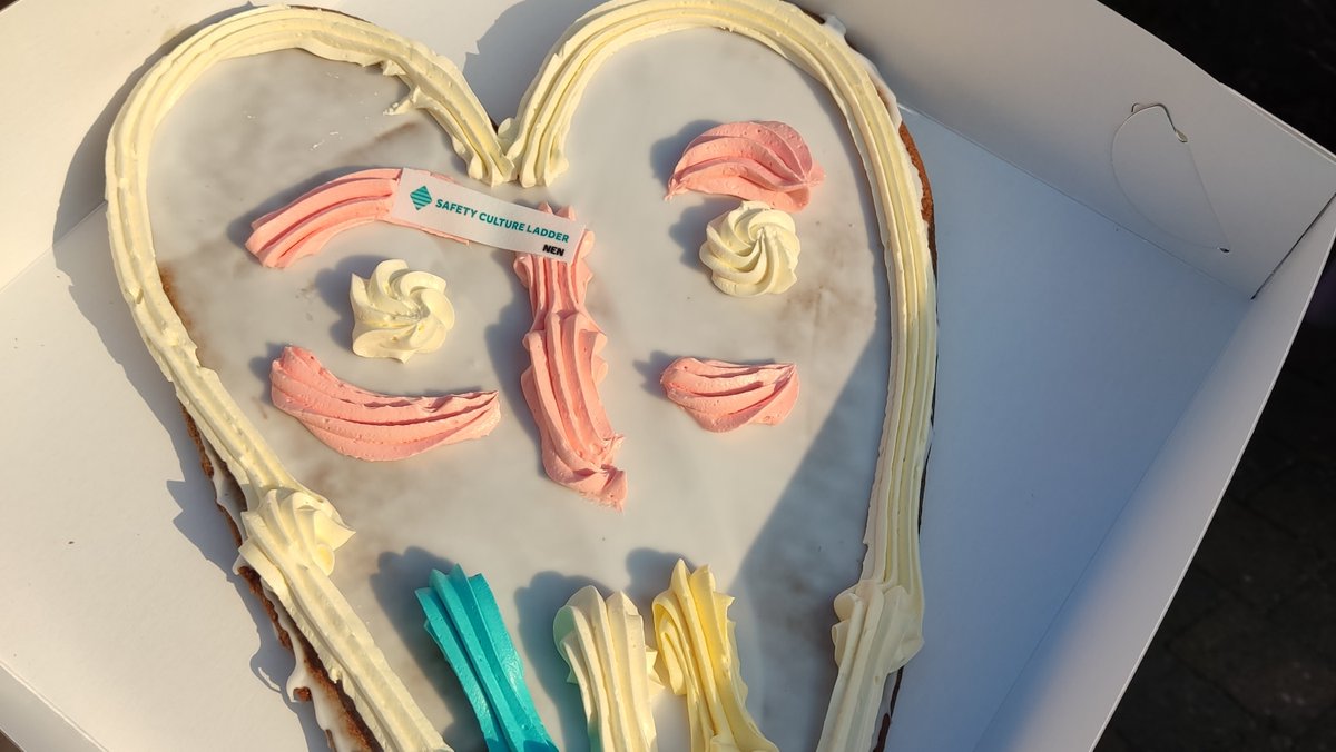 Een jaar gecertificeerd voor de Safety Culture Ladder! Dat moet gevierd worden. Daarom een echt Rijssens Hartje voor alle toppers van #teamRGS.

#safetycultereladder #NEN #veiligheid #worksafe