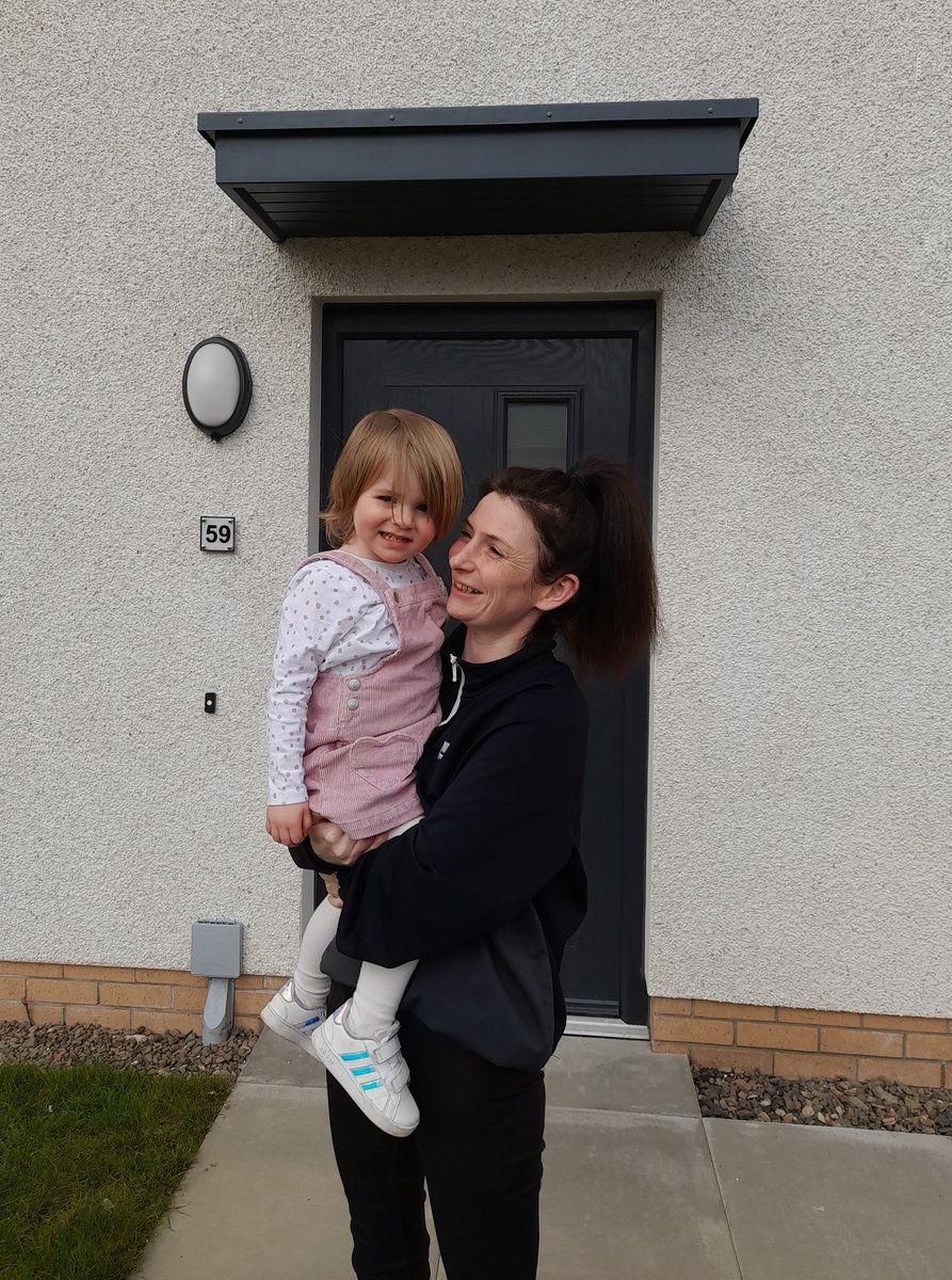 RiversideScot's tweet photo. Beautiful weather for handing over the third phase of our #modularhomes in #Dundonald #SouthAyrshire. Stacey is absolutely over the moon to be offered this house and is so excited for the kids to have their own bedrooms #modularconstruction #affordablehomes https://t.co/GVa1IkYoqj