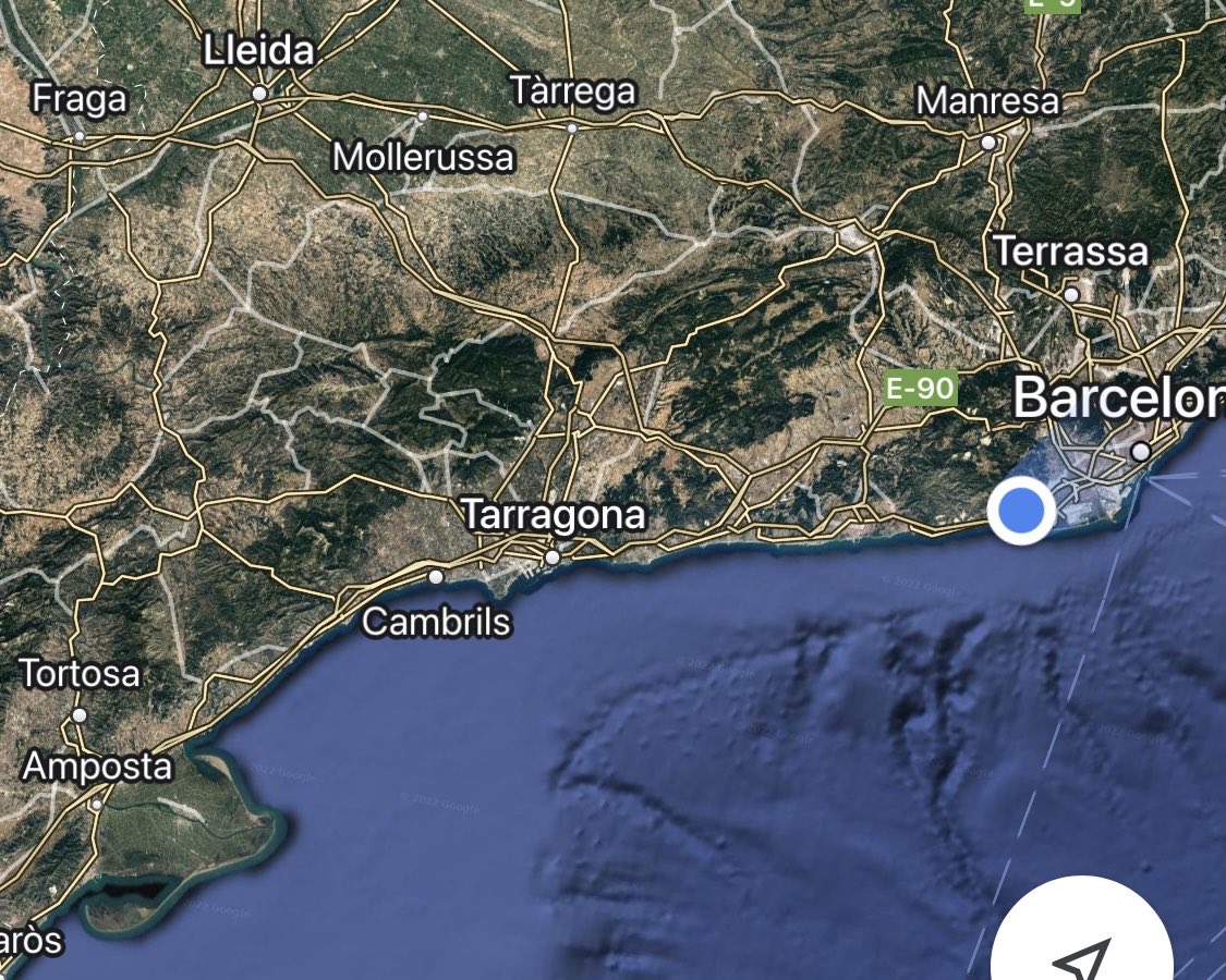 Barcelonins, crec que heu d’aprendre com es distribueix Catalunya:
Sóc de Tarragona i vaig a la uni a Bcn amb una noia d’Amposta. Quan les dues diem d’on som la gent em pregunta: com és que tu no parles com ella?
Doncs perquè no toca? Perquè casi que és més lluny Amposta que Bcn?