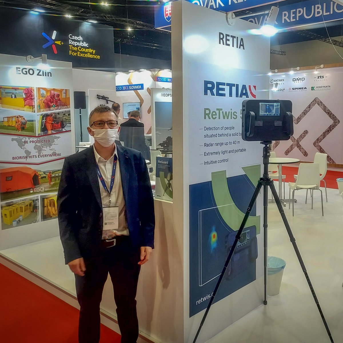 retiacz's tweet photo. Zdravíme z veletrhu DEFENCE SERVICES ASIA, kde na vás u našeho stánku čeká zajímavá prezentace radaru ReTwis 5, který vidí skrz zeď! 💪
#retia #retwis https://t.co/oSo3g8YEGx