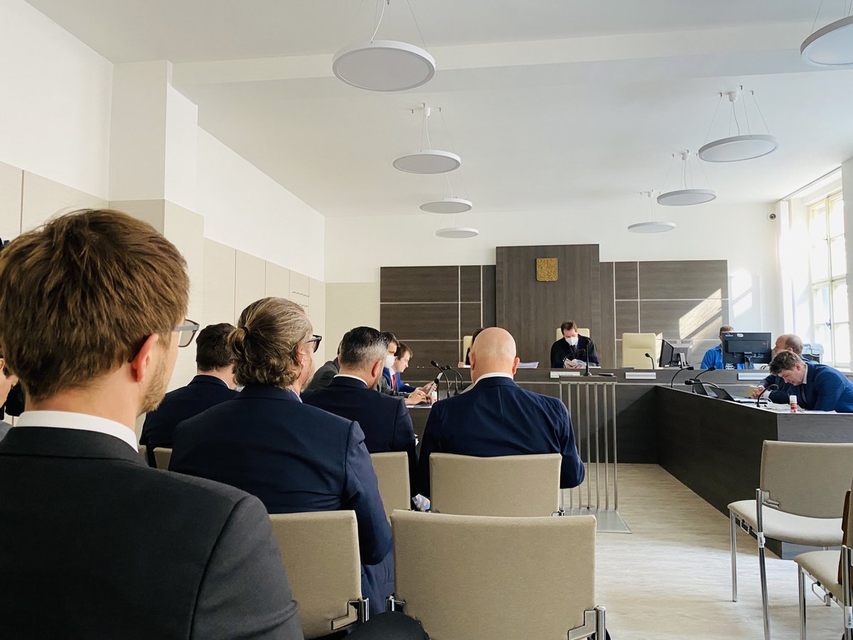 LEAGLEONE1's tweet photo. Věřitelé zadlužených Českých aerolinií dnes u Městského soudu v Praze rozhodují o přijetí reorganizačního plánu dopravce.
#csa https://t.co/AXR1j0OIge