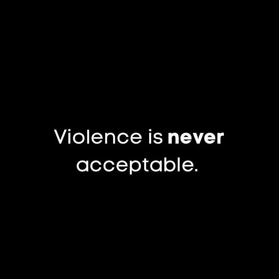 AnnaStrongwolf's tweet photo. #TeamChrisRock
#CancelWillSmith
#Oscars
#whatjusthappened https://t.co/UWhdYrdQwF