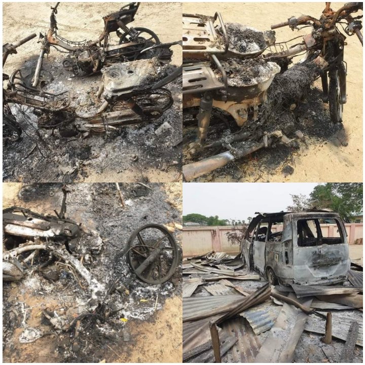 spring_2021's tweet photo. On Mar26, Military Council troops stormed Innma Village, Chaung_U Tsp, Sagaing and stationed in the village for 2days. They set fire to an ambulance, 11motorbikes,a house,Betel plantations and also destroyed the houses including monastery.(1/2)

#2022Mar28Coup 
#HelpMyanmarIDPs https://t.co/mrjiOQNIRt