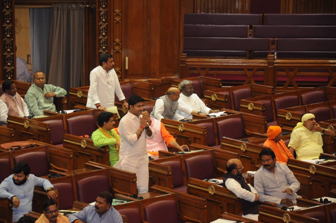 BJP4Abhijeet's tweet photo. आप सभी के सहयोग, समर्थन एवं आशीर्वाद से आज पुनः बिठूर के प्रतिनिधि के रूप में विधानसभा में शपथ ग्रहण किया..@UPVidhansabha #bithoor https://t.co/2bX5LdkDkY