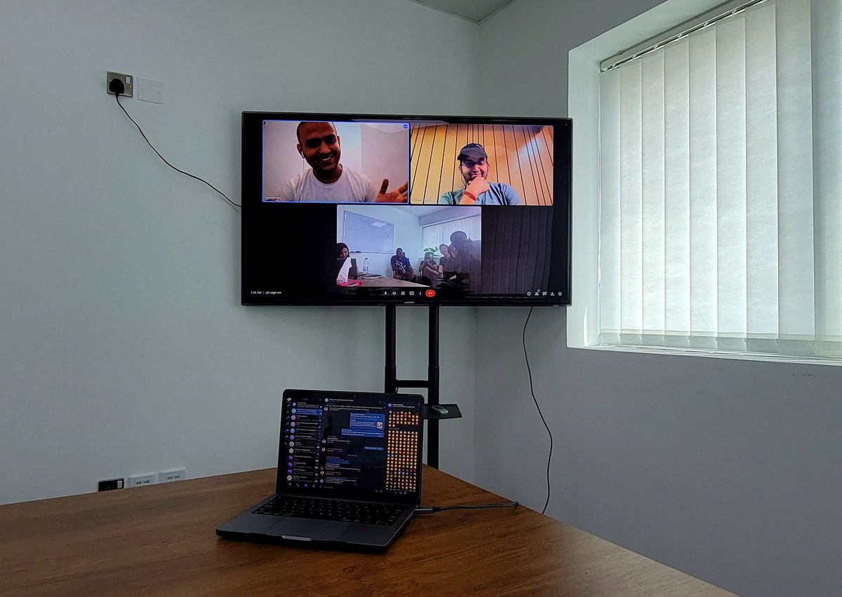 developerayo's tweet image. At the @0xPolygon office ⚡