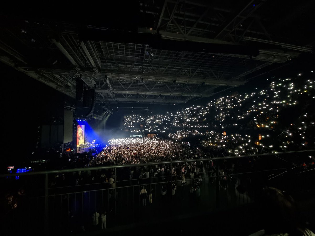 BestLTWT's tweet photo. If you ever need a reminder how loved Louis Tomlinson is, this is it. 

creds to all owners. https://t.co/rD0kfso0Nt