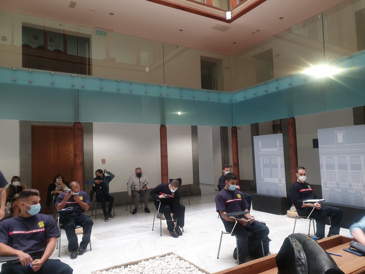 Hoy toman posesion como funcionarios en practicas los aspirantes que superaron el proceso en el Ayto de Las Palnas G C. Bienvenidos a todos al servicio publico #Bomberos #funcionarios