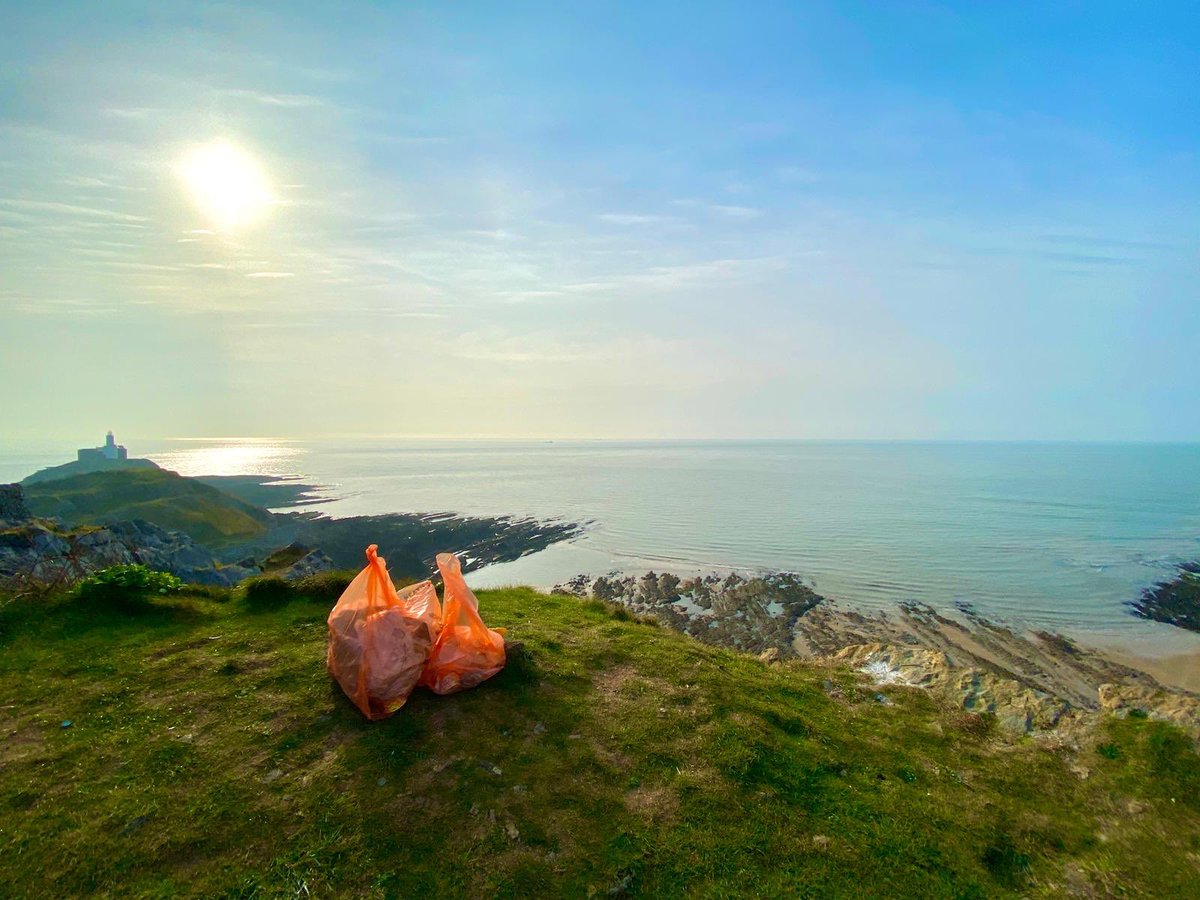 We've been litter picking at mumbles this morning @kathyatkwt <a href="/mumblesswansea/">mumbles swansea</a> 
#SpringCleanWeek 
#SpringCleanCymru 
#CommunityPaybackWorks 
#PutYourLitterInTheBinsProvided 
#Gower