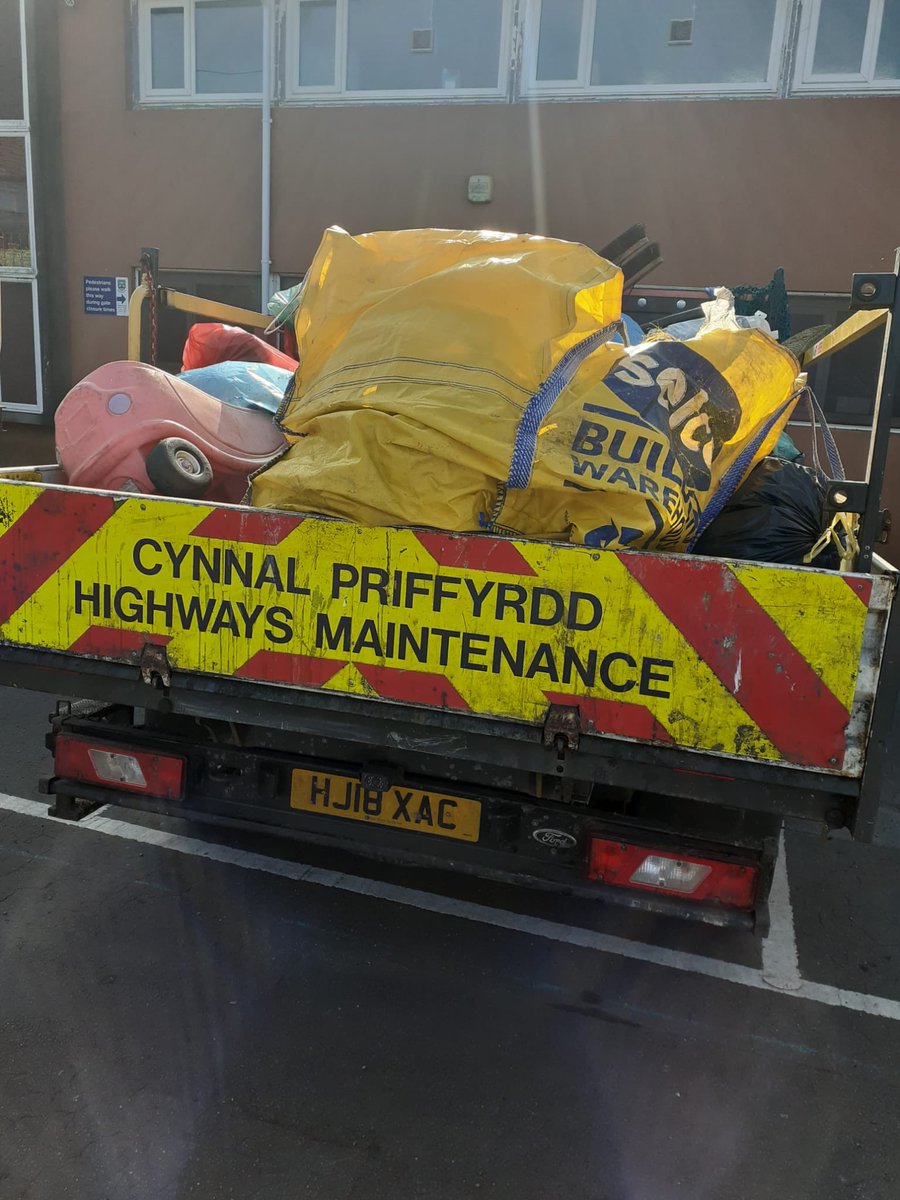 Blaenymaes has had a litter pick yesterday @kathyatkwt <a href="/SwanseaCouncil/">Swansea Council</a> <a href="/Keep_Wales_Tidy/">Keep Wales Tidy</a> 
#SpringCleanWeek 
#SpringCleanCymru
#CommunityPaybackWorks 
#PutYourLitterInTheBinsProvided