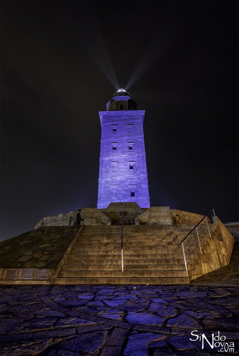 SindoNovoa's tweet photo. O pasado sábado, a @torrehercules tinguiuse de cor morado para iluminar o camiño ás persoas que participaron na andaina solidaria #ImportaEMoito. Xa que estaba por ali non puiden marchar sin sacarlle unha foto 📷 #Acoruña https://t.co/hoKvmsmCOM Preciosa meta @coruna_deportes 😍 https://t.co/pwUi0TNzXC