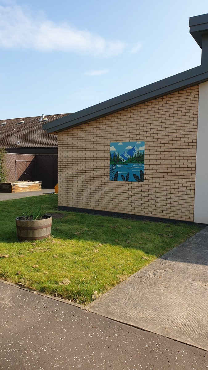 nhsggcmhot's tweet photo. Delighted to see the patient artwork done in #OccupationalTherapy with @sfgrant7 #ArtTherapist from Ward 3B has been installed in the grounds of Leverndale Hospital, as part of the wider Design in the Dale art project @NHSGGC @nhsggcmhot https://t.co/uhG7Z4vB5Y