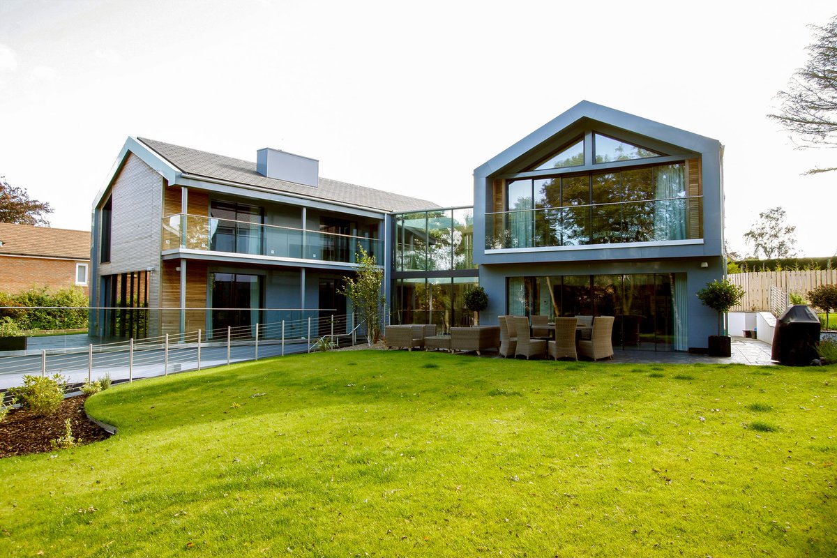 IQGlassUK's tweet photo. Our regional midlands division completed this #newbuildproject, an #Ecohome in #Yorkshire with a #bespokeglazingpackage to create an #indooroutdoorstyle of living.
Read the full case study here >>> https://t.co/sSZDWLWJyG https://t.co/VfUMIhebsU