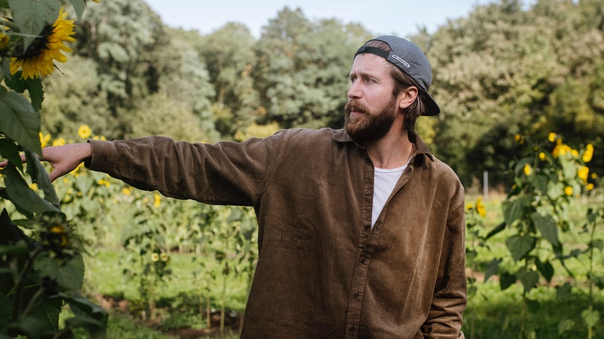 🎙<a href="/BenediktBoesel/">Benedikt Bösel</a>, leading farmer of regenerative practices at scale in Europe, managing over 3000 hectares of land in the east of #Berlin, came back on the #podcast to discuss on-farm experimentation, #forestry, #growth, investments ➡️ lnkd.in/g43JN965