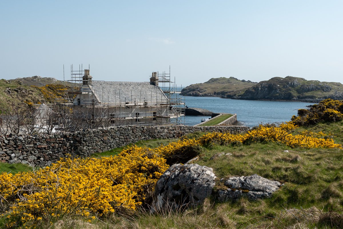 STuerschmann's tweet image. a couple of images taken on the Outer Hebrides a few years ago, one of them was part of the online exhibition Imagining an Island in 2020, you can still view the whole exhibition here: imagininganisland.org
#scotland #outerhebrides #ednapphoto #harrisandlewis #bonniescotland