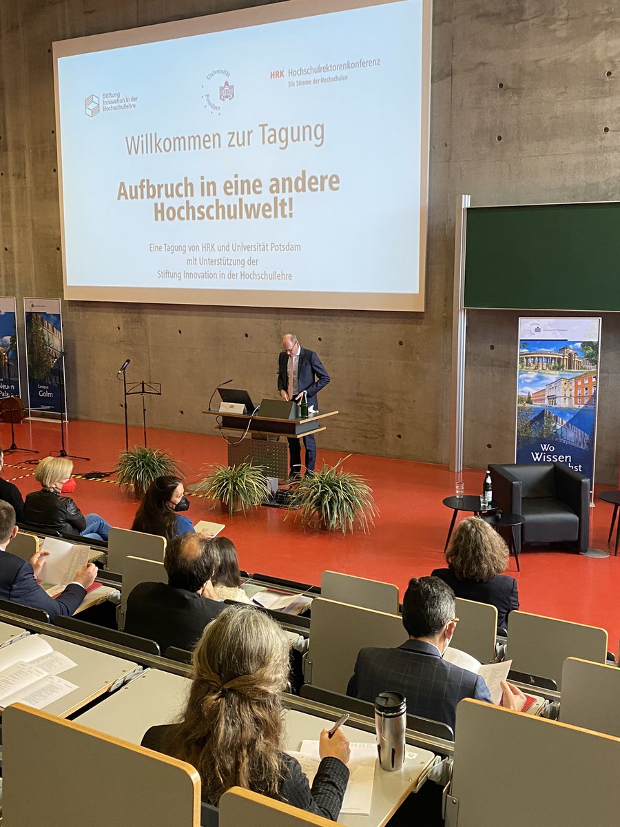 Die Hochschule nach der Pandemie steht im Zentrum Konferenz der HRK zu den Lehren aus der Corona-Pandemie heute und morgen an der <a href="/unipotsdam/">Universität Potsdam</a>.
bit.ly/3wGHUKi
