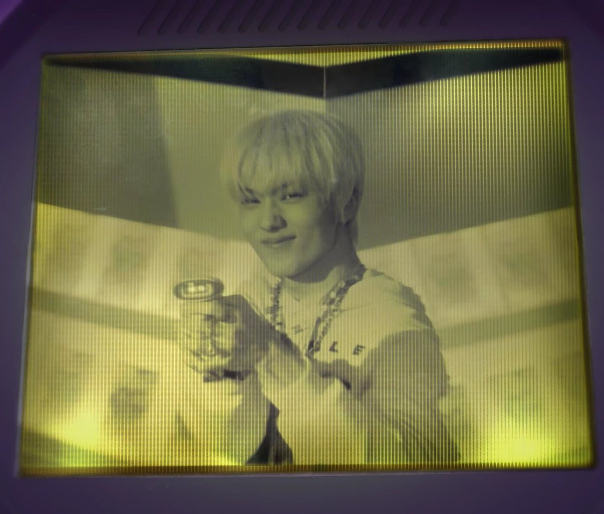 jisung for glitch mode 💛