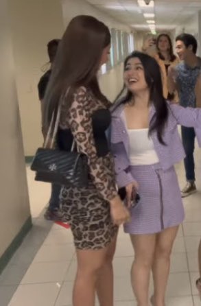 liteshiningg's tweet photo. My heart melts for Shai and Tita Sam😭❤️ Ang mag-ina to support Aly!! 😍

#ShanaiaGomez | @gomezshanaia 
#SamBernardo | @SamBer_Official https://t.co/d3MpbfA6CW