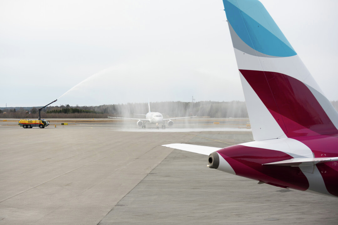 eurowings's tweet photo. First flight from our new base at @Arlanda to Barcelona. Welcome to the #WingsFamily and to a great start. 🛫🇸🇪 https://t.co/GGRkyVIx9u
