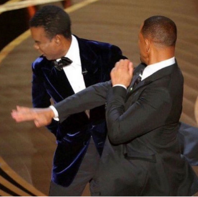 Me: *at a crucial moment in an online game* My Wi-Fi: #willsmith #willsmithoscars #chrisrock #willsmithslap #oscars #willsmithchrisrock #slap