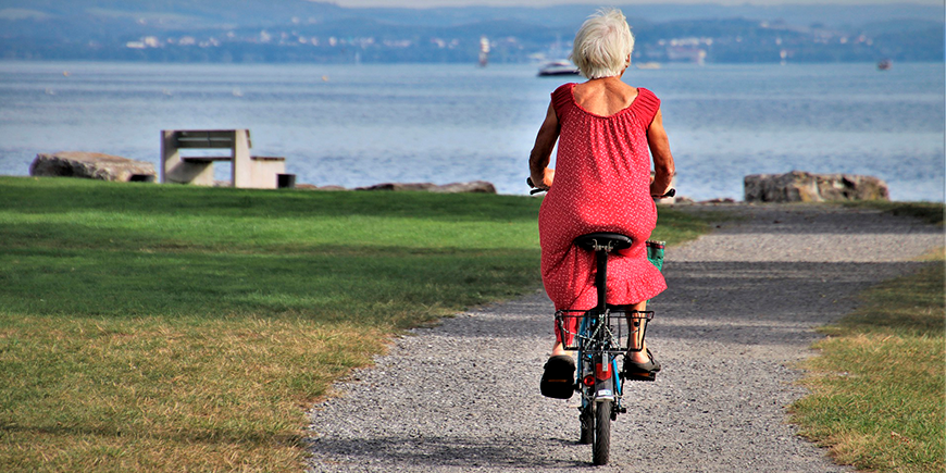 resiavdasanluis's tweet photo. #SilverEconomía: La riqueza de cumplir años.
España, con una media de esperanza de vida de 83 años, es el cuarto país más longevo del mundo, empatada con Singapur. 
#personasmayores #vejez #terceraedad
Vía @SUPERCUIDADORES 
https://t.co/m5lqFwYdhI https://t.co/DVQ50selP2