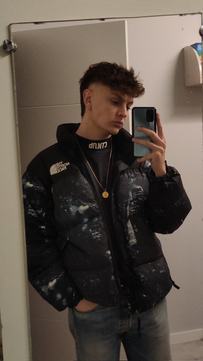 everyonehateswaze𓅓𓆌 tweet media